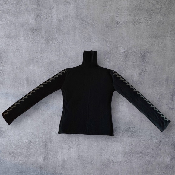 TURQUALITY Women’s Black Turtleneck Sweater with Gray Zigzag Pattern Sleeves - Picture 6 of 9